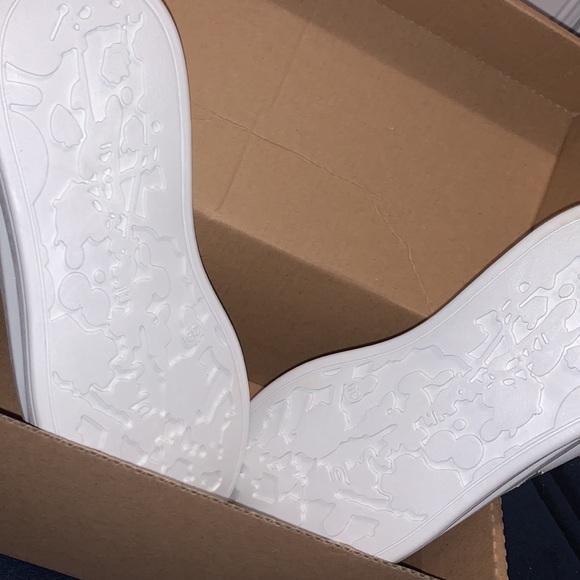 butterfly embroidery sneakers !! - Picture 4 of 5